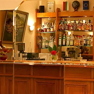 κάντε κράτηση εδώ
